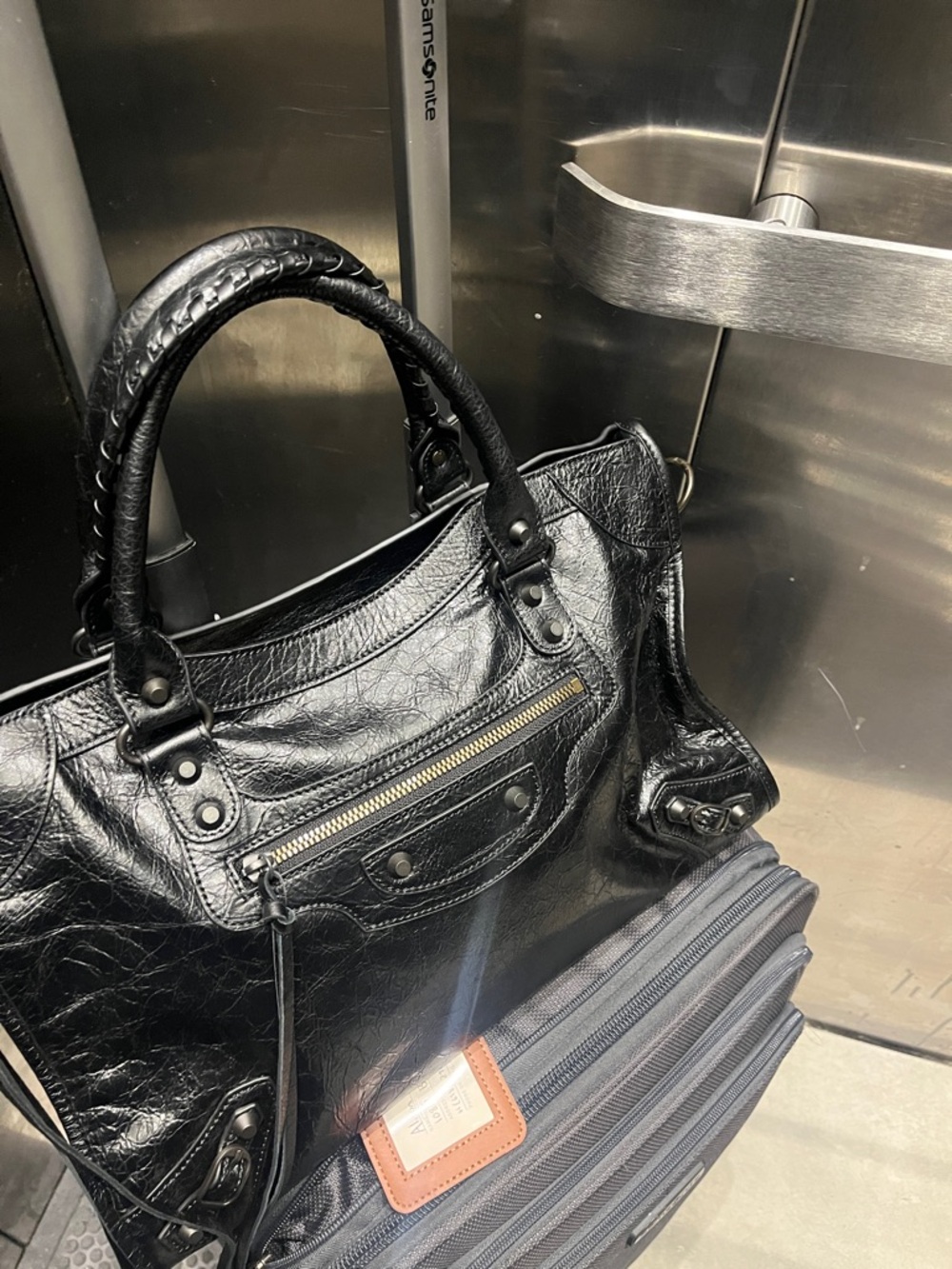 BALENCIAGA MEDIUM CITY BAG BLACK - Picture 2 of 16